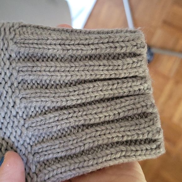 H&M Cropped Sweater - Picture 5 of 9